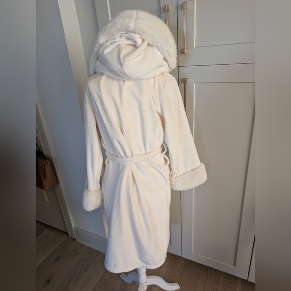 Pottery Barn Robe - Picture 3 of 6